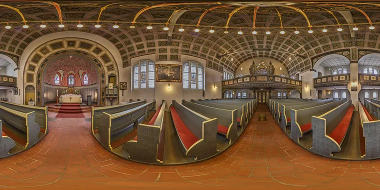 Panoramaansicht des Innenraums der Kirche Hohen Neuendorf