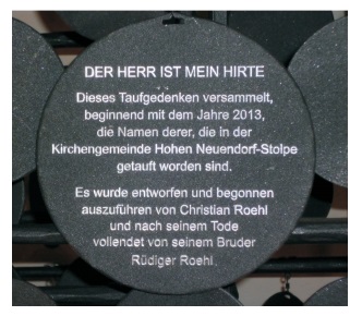 Inschrifttafel zur Entstehung des Taufgedenkens